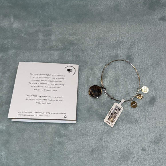 Draper James Zip ID Case & Alex And Ani Bracelet - Picture 10 of 11